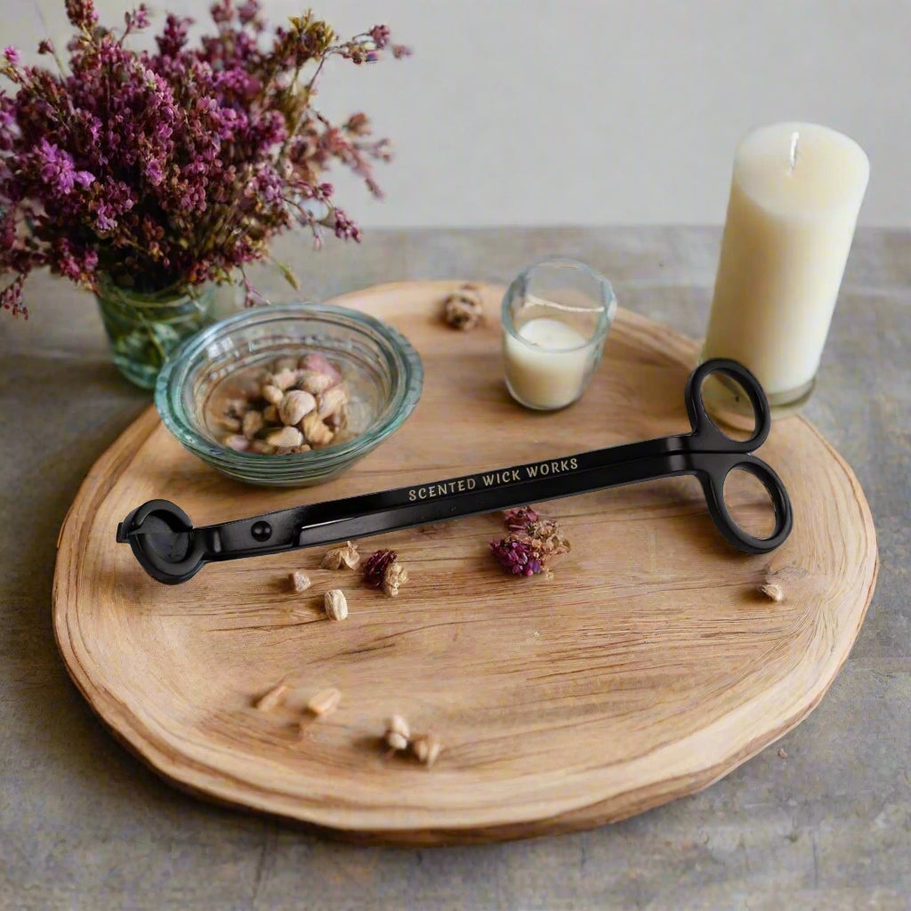 candle wick trimmer in black